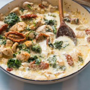 CREAMY PASTA WITH SPINACH AND TOMATOES